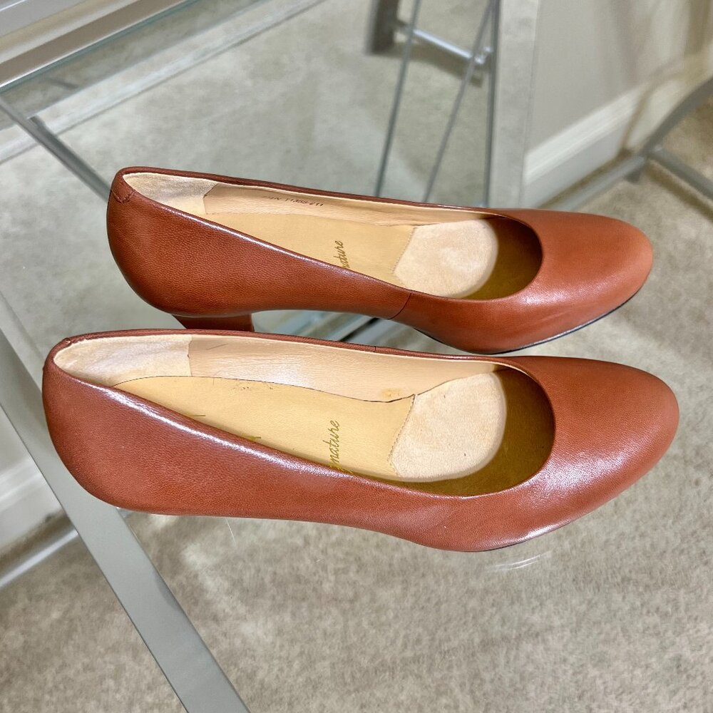 Trotters Signature Pumps Size 7.5 N